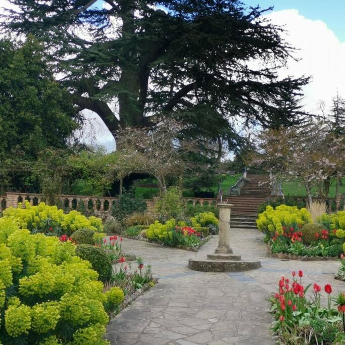 Entire Home In Streatham With Lovely Views & Ultra Fast Wi-Fi Norbury  Luaran gambar