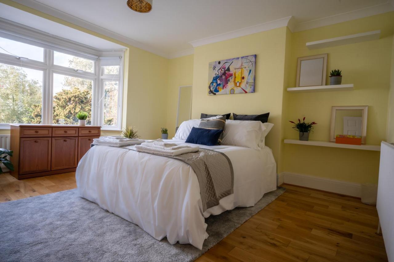 Entire Home In Streatham With Lovely Views & Ultra Fast Wi-Fi Norbury  Luaran gambar
