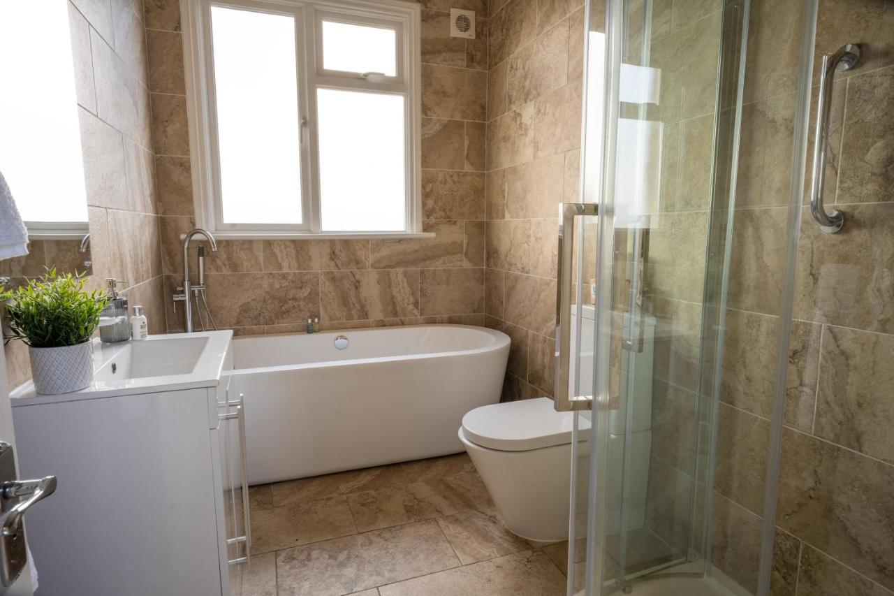 Entire Home In Streatham With Lovely Views & Ultra Fast Wi-Fi Norbury  Luaran gambar