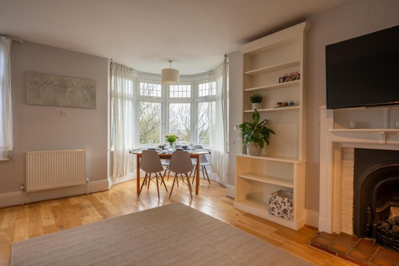 Entire Home In Streatham With Lovely Views & Ultra Fast Wi-Fi Norbury  Luaran gambar